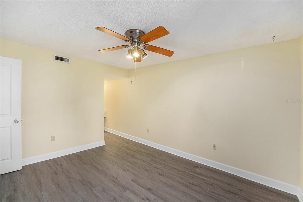 На продажу: $115,000 (1 спален, 1 ванн, 735 Квадратных фут)