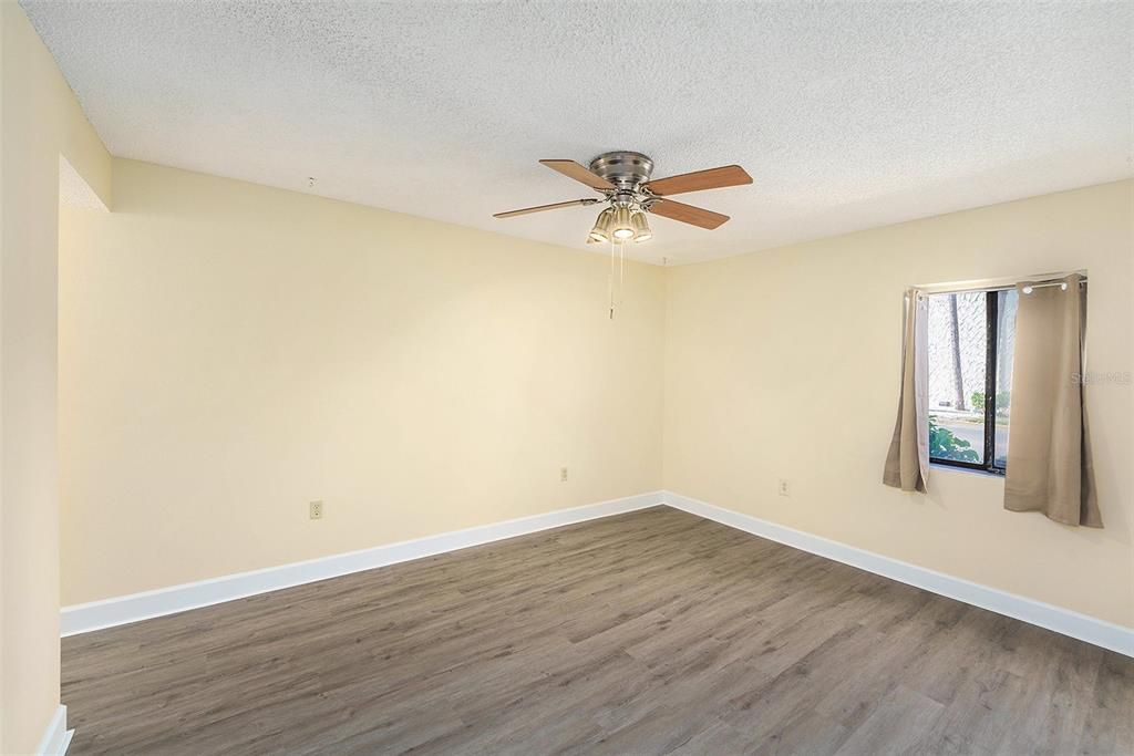 На продажу: $115,000 (1 спален, 1 ванн, 735 Квадратных фут)