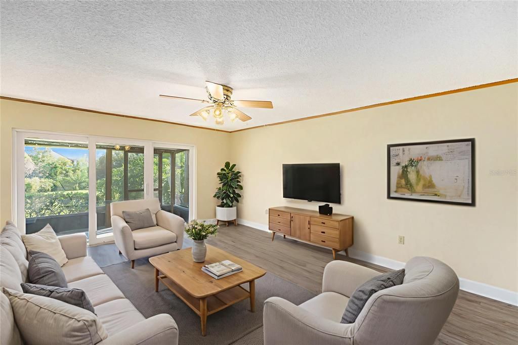 На продажу: $115,000 (1 спален, 1 ванн, 735 Квадратных фут)