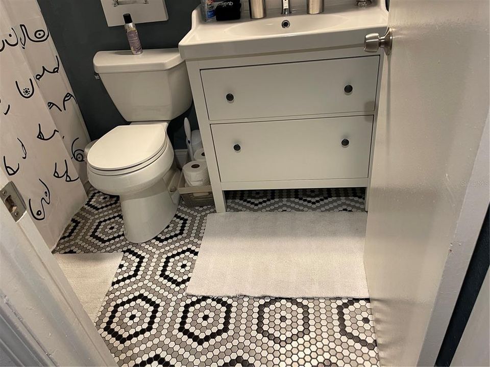 For Sale: $139,900 (1 beds, 1 baths, 456 Square Feet)