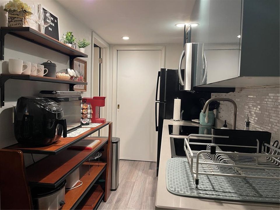 For Sale: $139,900 (1 beds, 1 baths, 456 Square Feet)