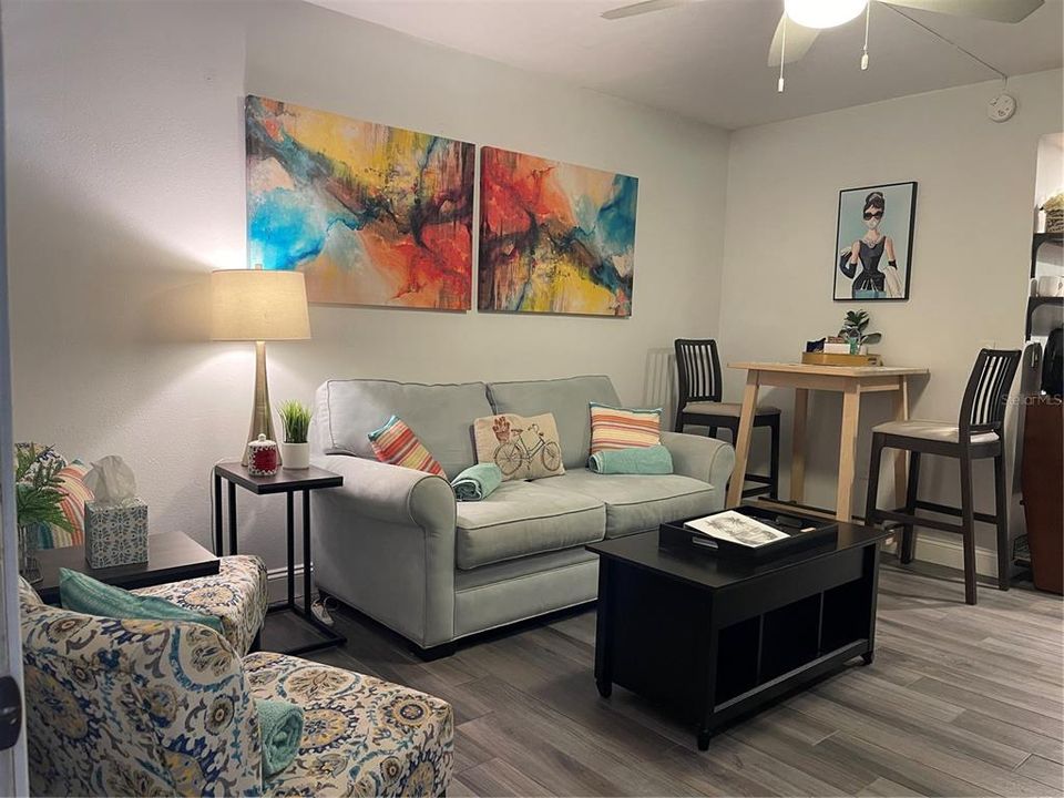 For Sale: $139,900 (1 beds, 1 baths, 456 Square Feet)