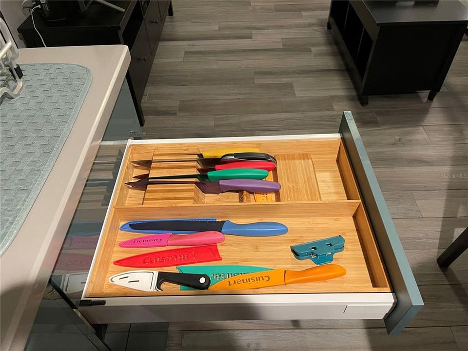 For Sale: $139,900 (1 beds, 1 baths, 456 Square Feet)