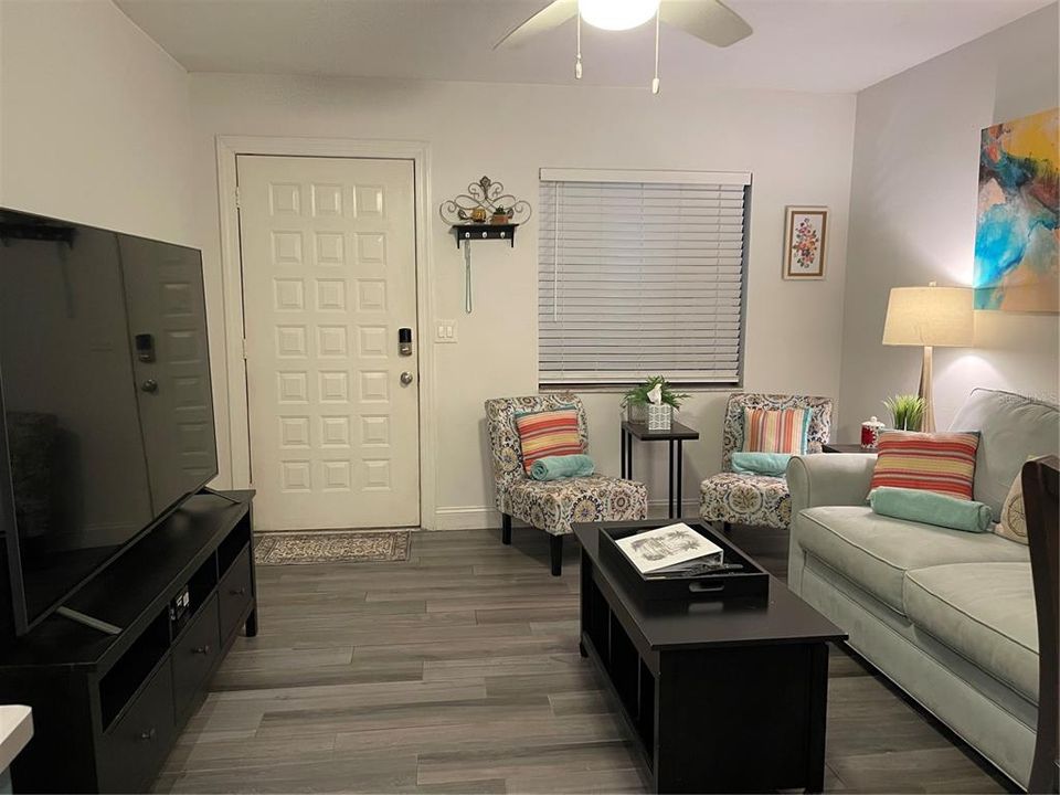 For Sale: $139,900 (1 beds, 1 baths, 456 Square Feet)