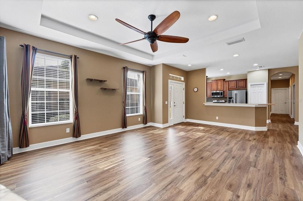 待售: $345,000 (2 贝兹, 2 浴室, 1558 平方英尺)