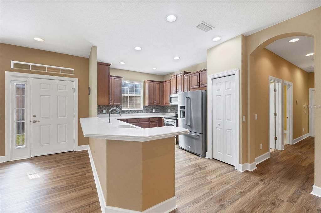 待售: $345,000 (2 贝兹, 2 浴室, 1558 平方英尺)