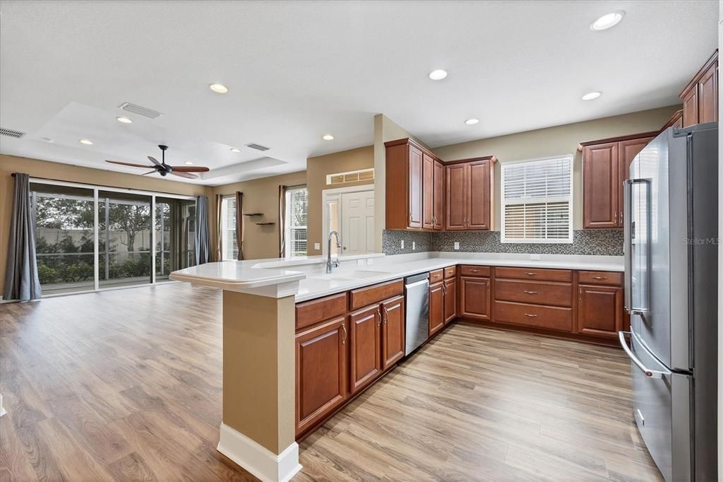 待售: $345,000 (2 贝兹, 2 浴室, 1558 平方英尺)