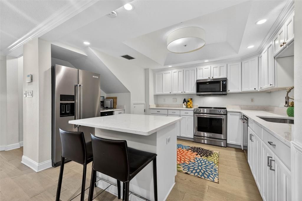 На продажу: $995,000 (3 спален, 2 ванн, 2035 Квадратных фут)