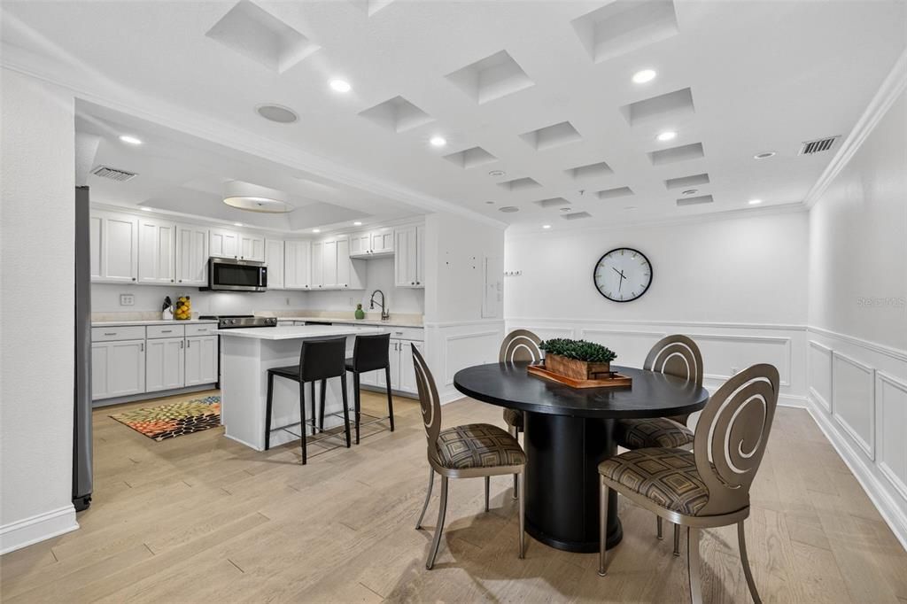 На продажу: $995,000 (3 спален, 2 ванн, 2035 Квадратных фут)