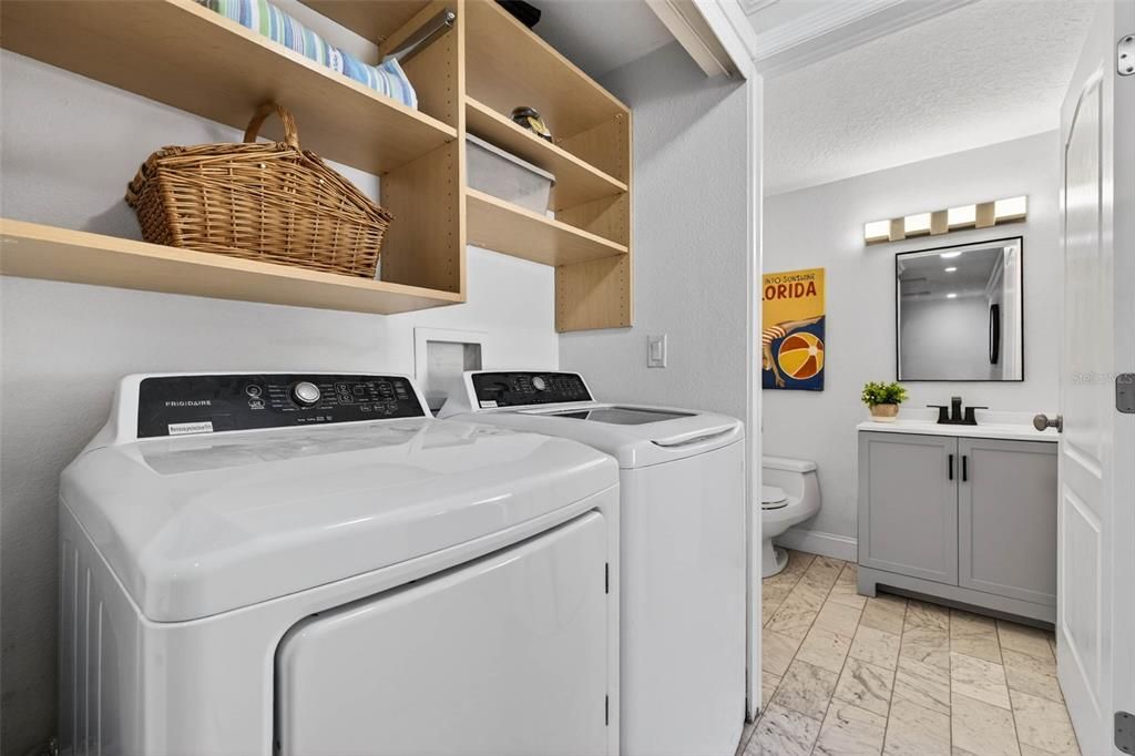 На продажу: $995,000 (3 спален, 2 ванн, 2035 Квадратных фут)