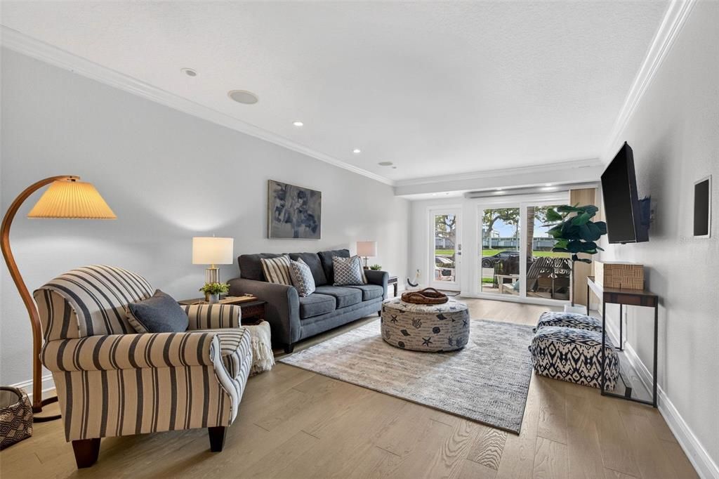 На продажу: $995,000 (3 спален, 2 ванн, 2035 Квадратных фут)