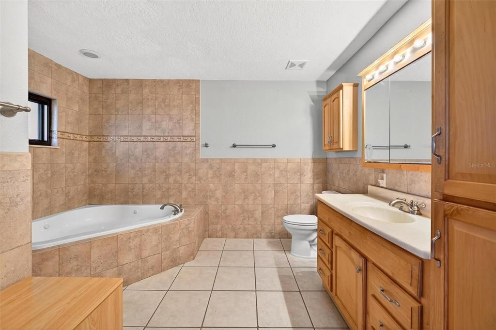 For Sale: $650,000 (3 beds, 2 baths, 2232 Square Feet)