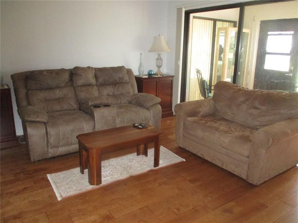 For Rent: $2,050 (2 beds, 2 baths, 1661 Square Feet)