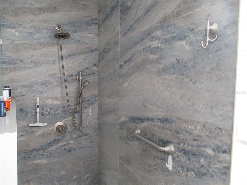 For Rent: $2,050 (2 beds, 2 baths, 1661 Square Feet)