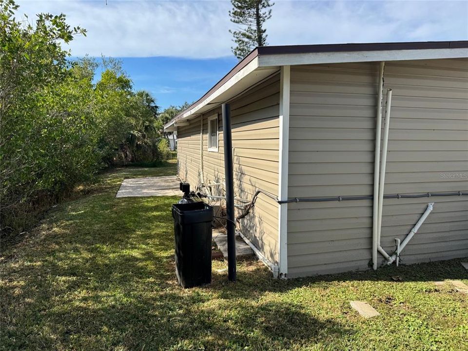 For Sale: $179,900 (3 beds, 1 baths, 816 Square Feet)