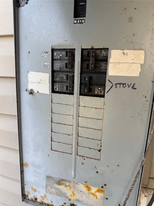 For Sale: $179,900 (3 beds, 1 baths, 816 Square Feet)