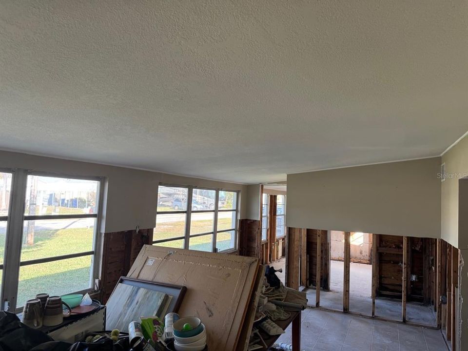 For Sale: $179,900 (3 beds, 1 baths, 816 Square Feet)