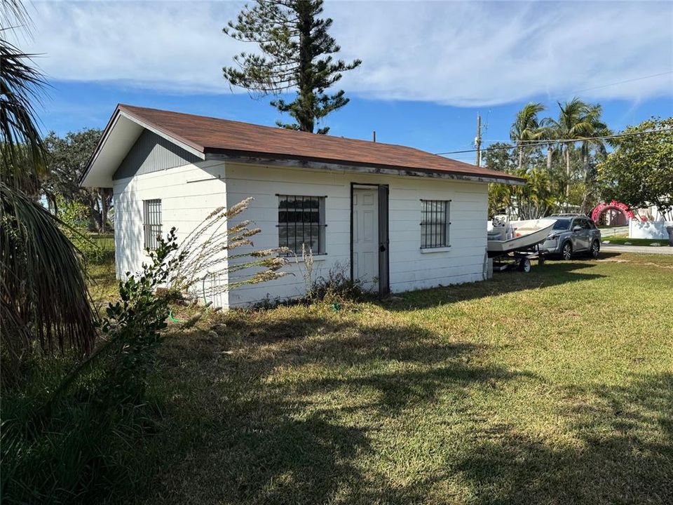 For Sale: $179,900 (3 beds, 1 baths, 816 Square Feet)