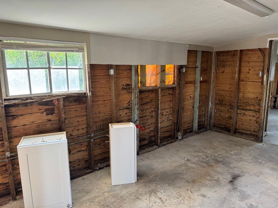 For Sale: $179,900 (3 beds, 1 baths, 816 Square Feet)