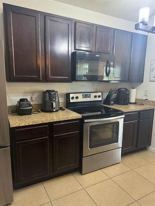 На продажу: $335,000 (3 спален, 2 ванн, 1706 Квадратных фут)