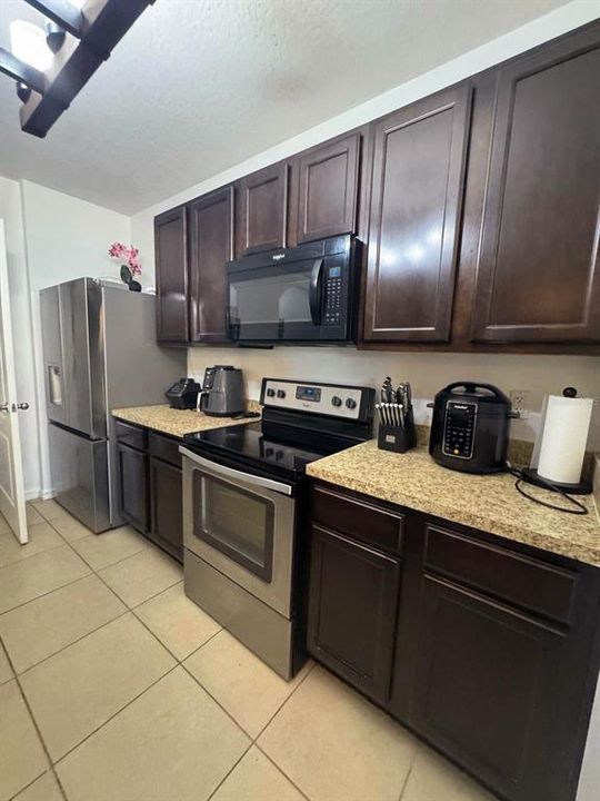 На продажу: $335,000 (3 спален, 2 ванн, 1706 Квадратных фут)