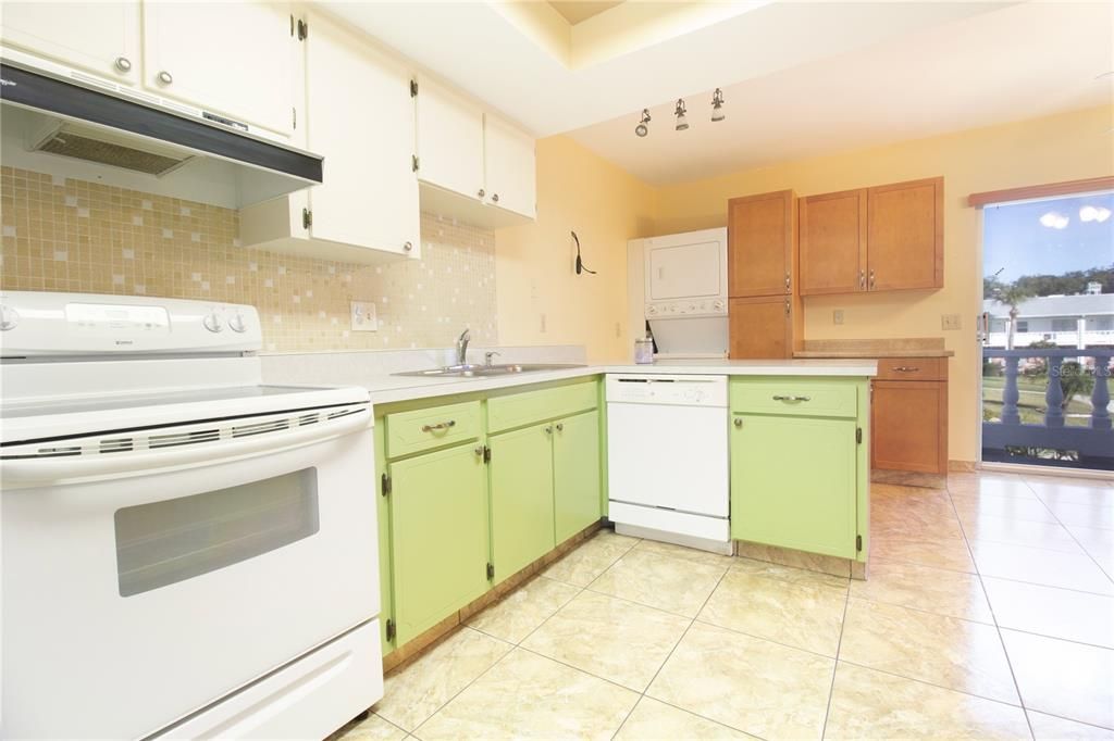 待售: $125,000 (2 贝兹, 2 浴室, 1104 平方英尺)