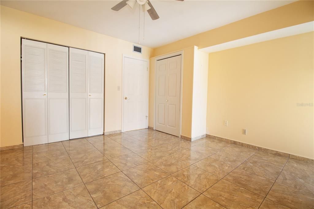 待售: $125,000 (2 贝兹, 2 浴室, 1104 平方英尺)