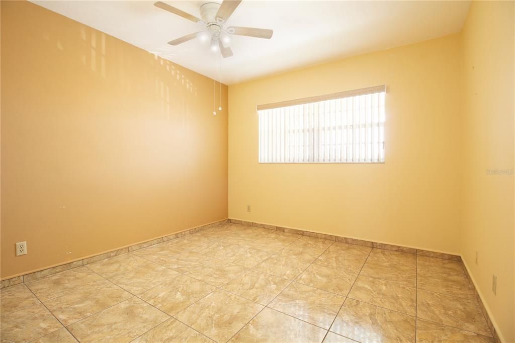 待售: $125,000 (2 贝兹, 2 浴室, 1104 平方英尺)