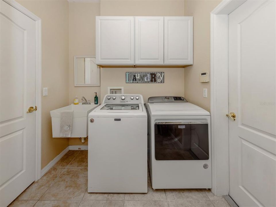 For Sale: $539,900 (4 beds, 2 baths, 2644 Square Feet)