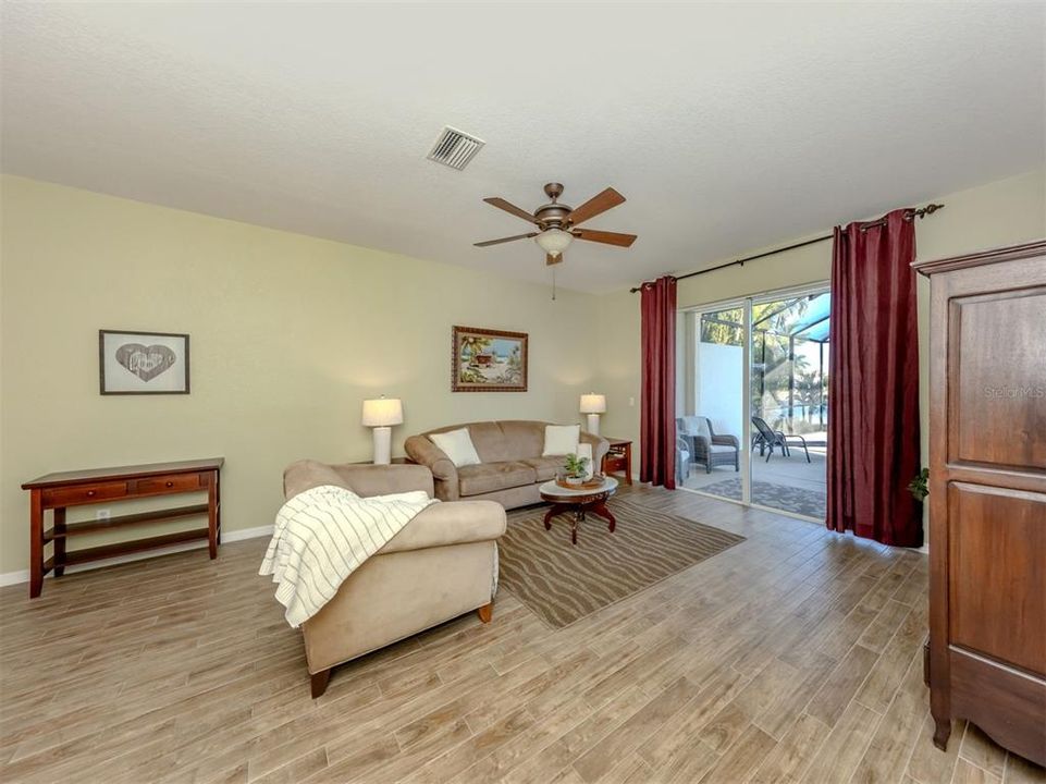 For Sale: $539,900 (4 beds, 2 baths, 2644 Square Feet)
