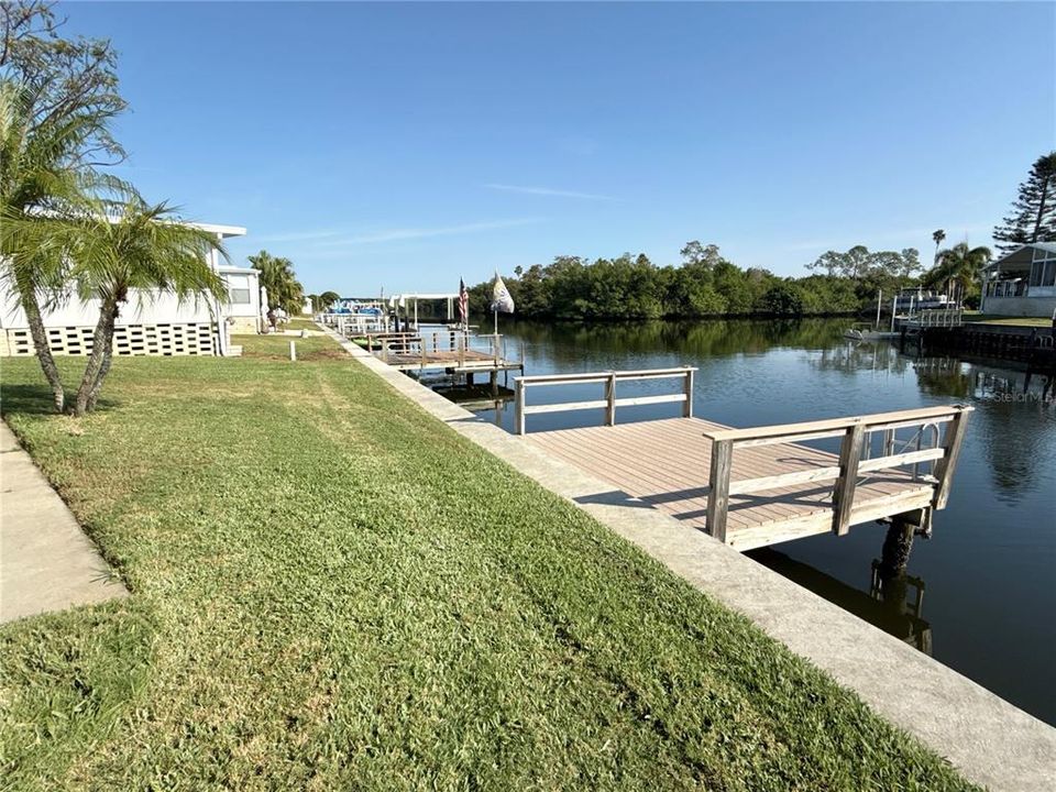 For Sale: $250,000 (2 beds, 1 baths, 872 Square Feet)