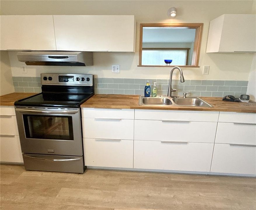 For Sale: $250,000 (2 beds, 1 baths, 872 Square Feet)