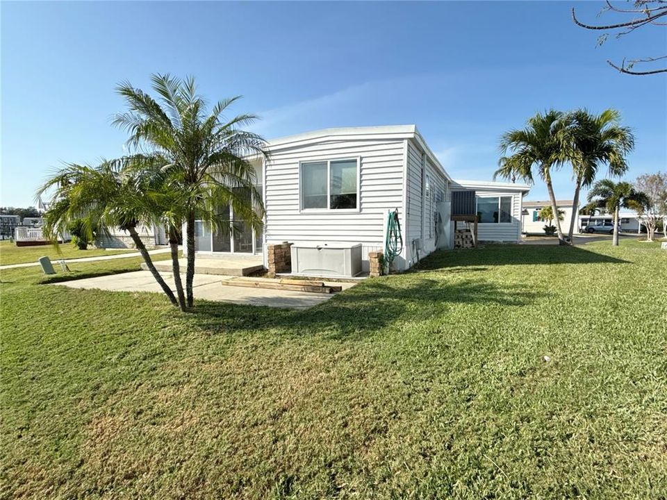 For Sale: $250,000 (2 beds, 1 baths, 872 Square Feet)