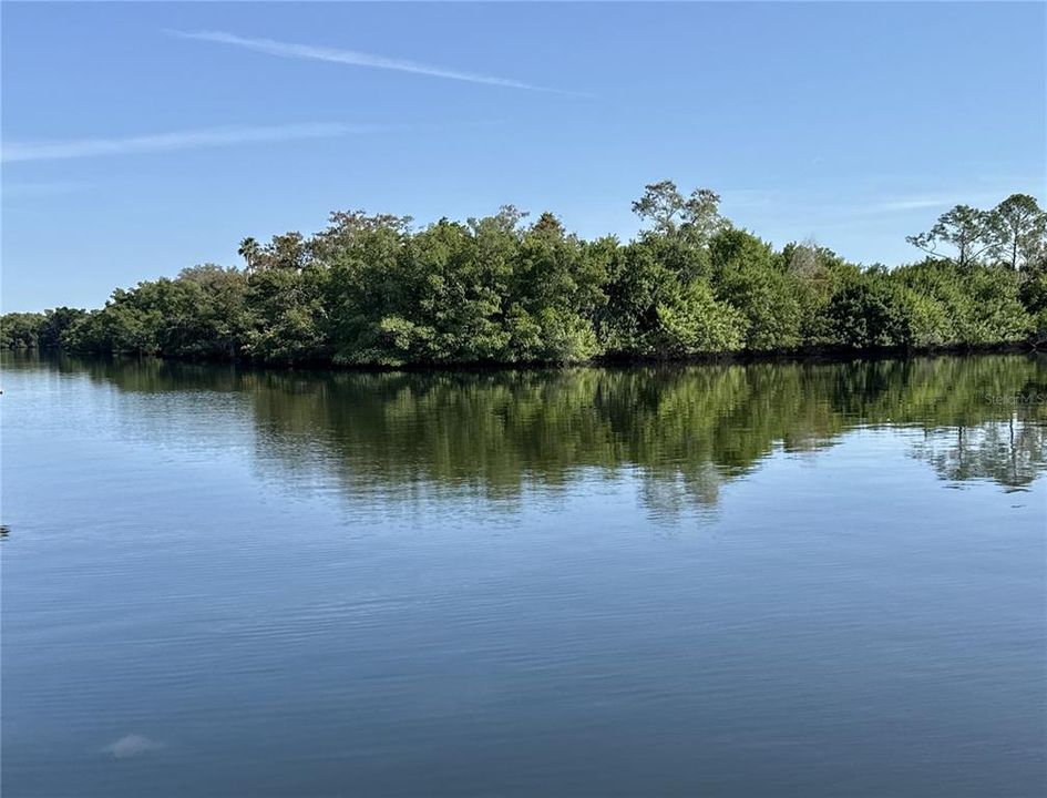 For Sale: $250,000 (2 beds, 1 baths, 872 Square Feet)