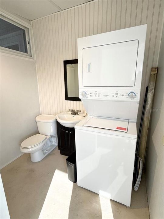 For Sale: $250,000 (2 beds, 1 baths, 872 Square Feet)