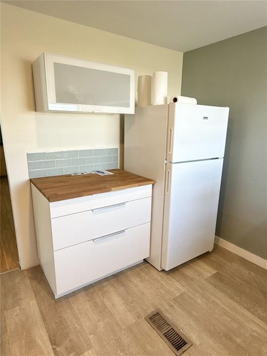 For Sale: $250,000 (2 beds, 1 baths, 872 Square Feet)