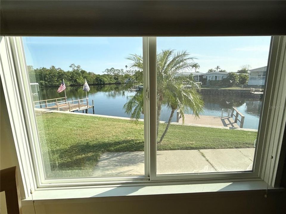 For Sale: $250,000 (2 beds, 1 baths, 872 Square Feet)