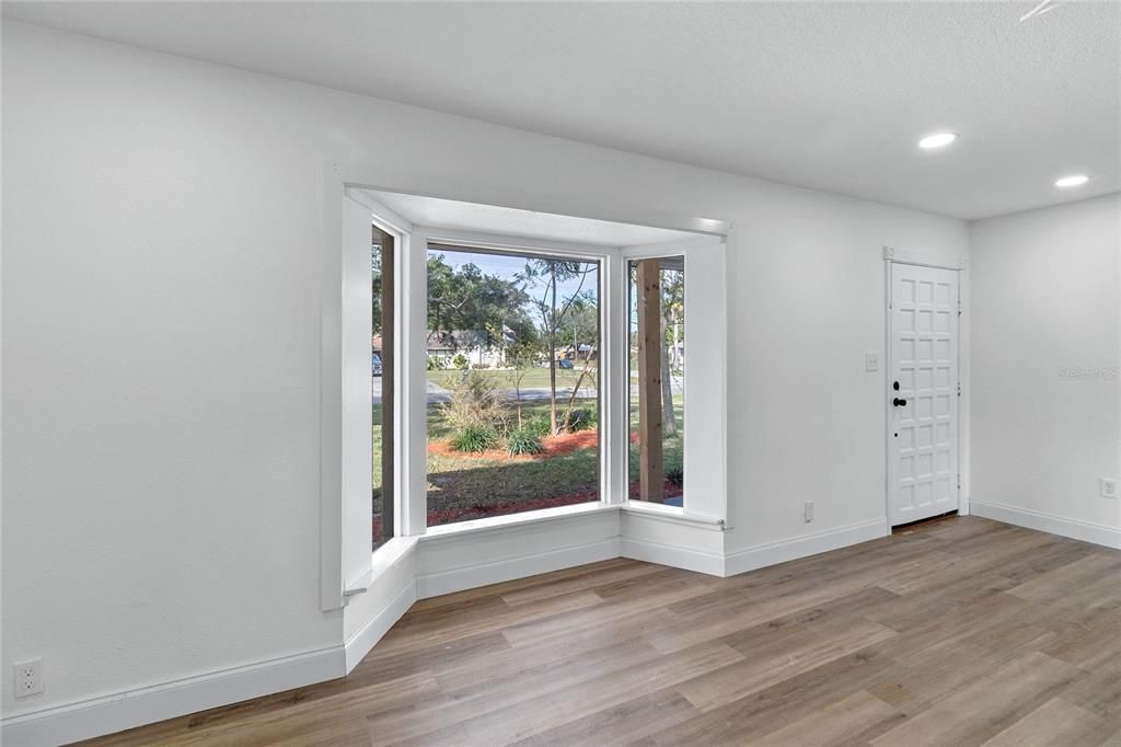 На продажу: $300,000 (4 спален, 2 ванн, 1668 Квадратных фут)