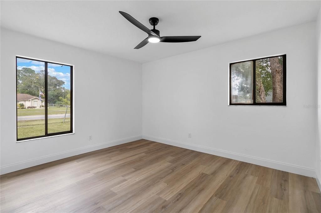 На продажу: $300,000 (4 спален, 2 ванн, 1668 Квадратных фут)