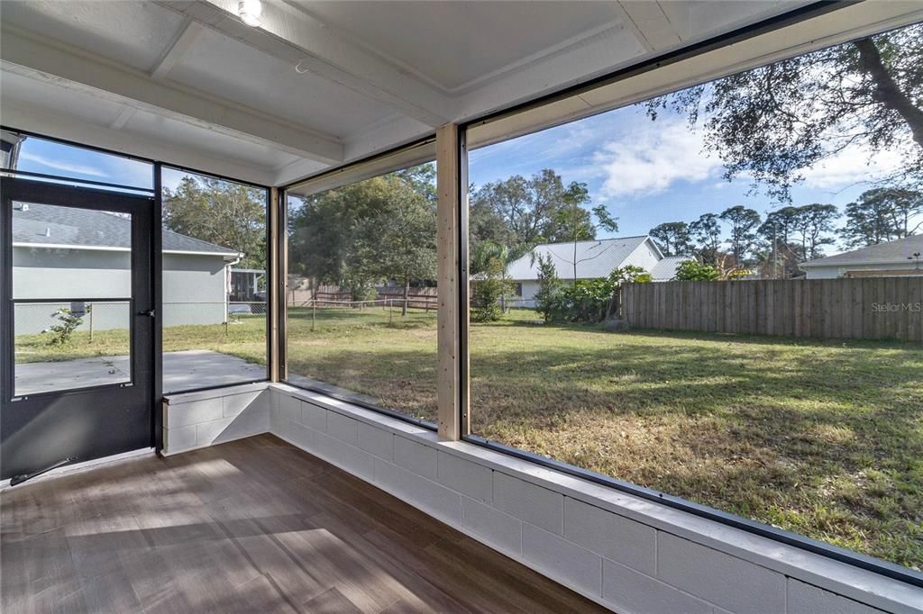 На продажу: $300,000 (4 спален, 2 ванн, 1668 Квадратных фут)