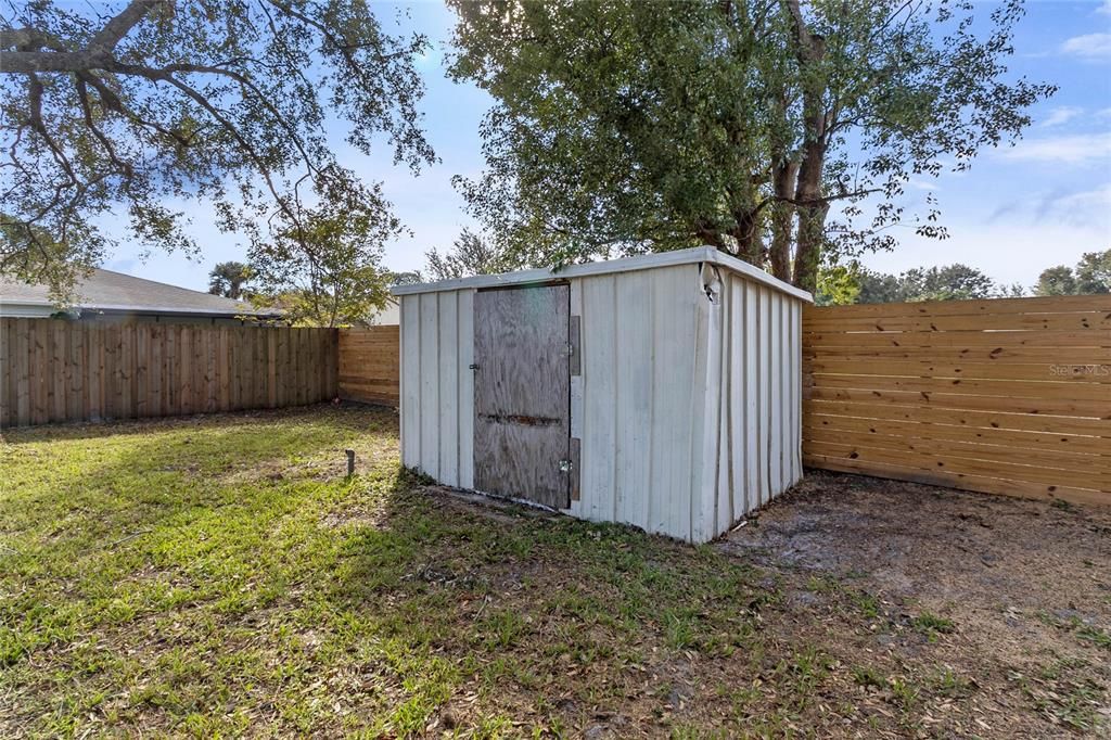 На продажу: $300,000 (4 спален, 2 ванн, 1668 Квадратных фут)