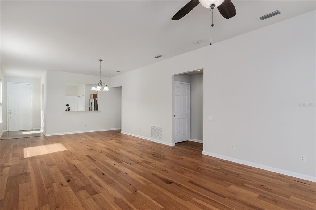 For Sale: $329,900 (3 beds, 2 baths, 1460 Square Feet)