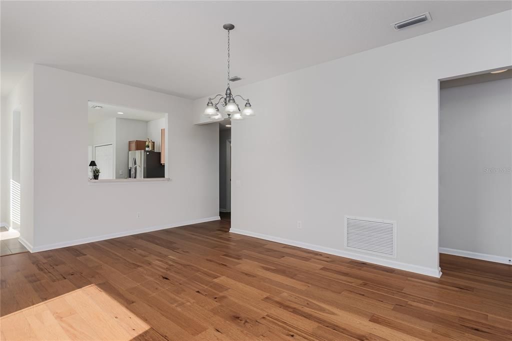 For Sale: $329,900 (3 beds, 2 baths, 1460 Square Feet)