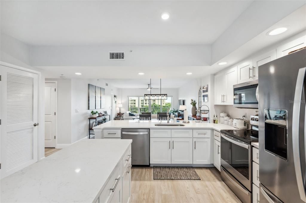 出租: $2,500 (2 贝兹, 2 浴室, 1326 平方英尺)