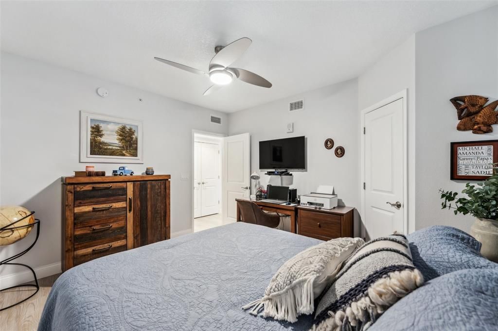 出租: $2,500 (2 贝兹, 2 浴室, 1326 平方英尺)