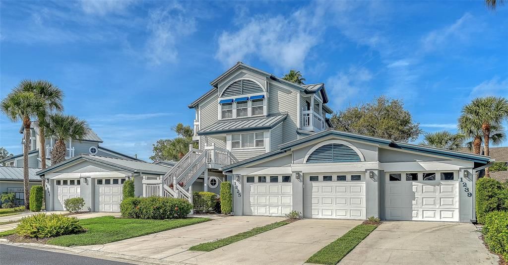 For Sale: $989,000 (3 beds, 2 baths, 1495 Square Feet)