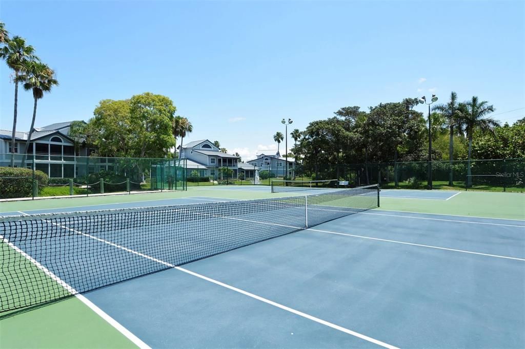 For Sale: $989,000 (3 beds, 2 baths, 1495 Square Feet)