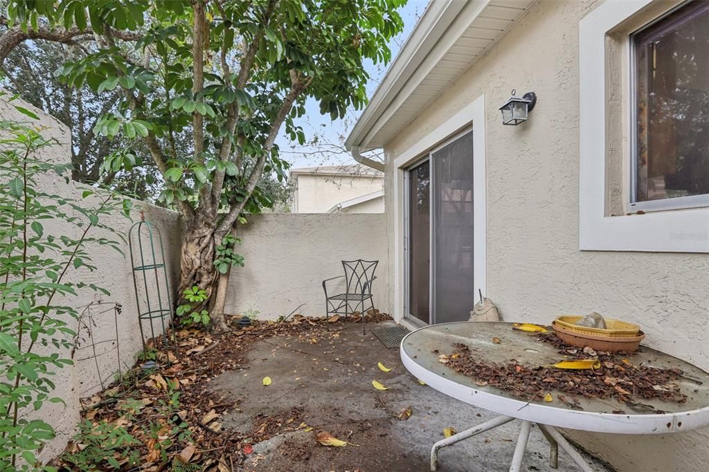 For Sale: $135,000 (2 beds, 2 baths, 1272 Square Feet)