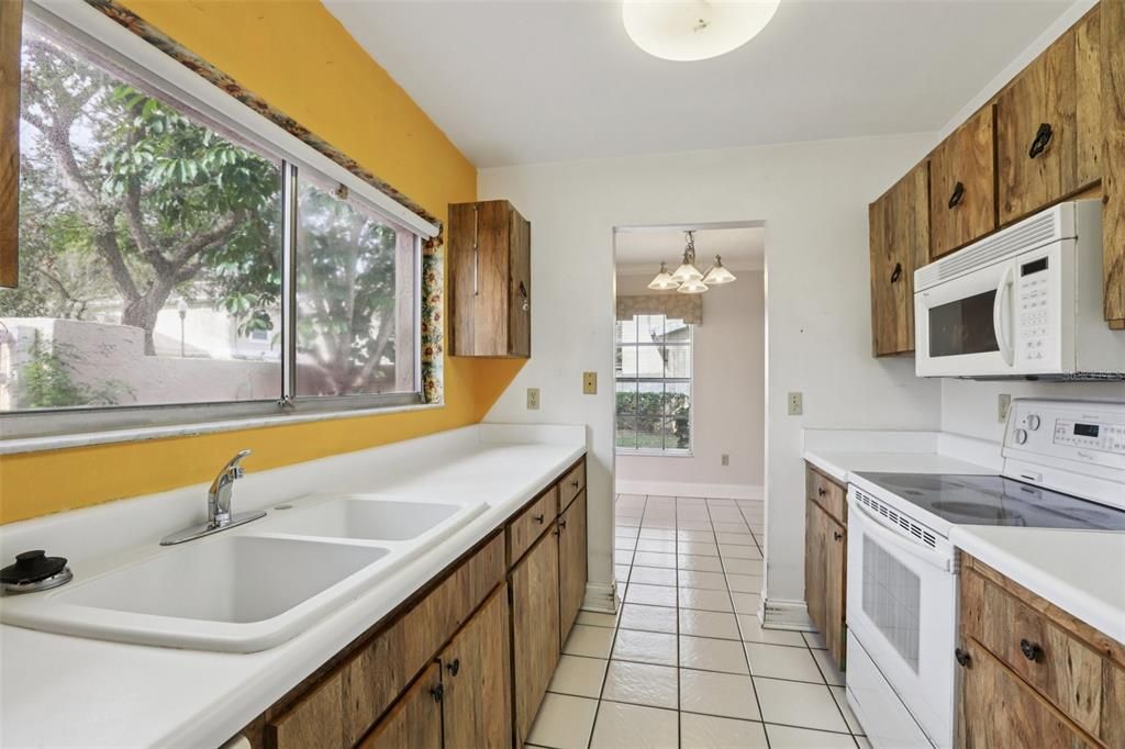 For Sale: $135,000 (2 beds, 2 baths, 1272 Square Feet)