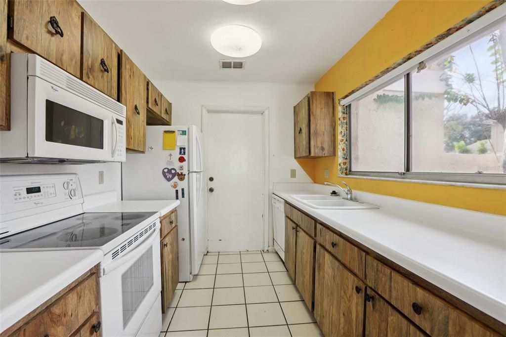 For Sale: $135,000 (2 beds, 2 baths, 1272 Square Feet)